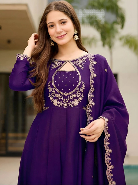 KAAYISHA FEB Women Embroidered Regular Sequinned Kurti with Trousers & With Dupatta - Image 5