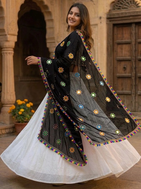 TAMNNA DUPATTA HUB Ethnic Motifs Dupatta with Mirror Work - Image 5
