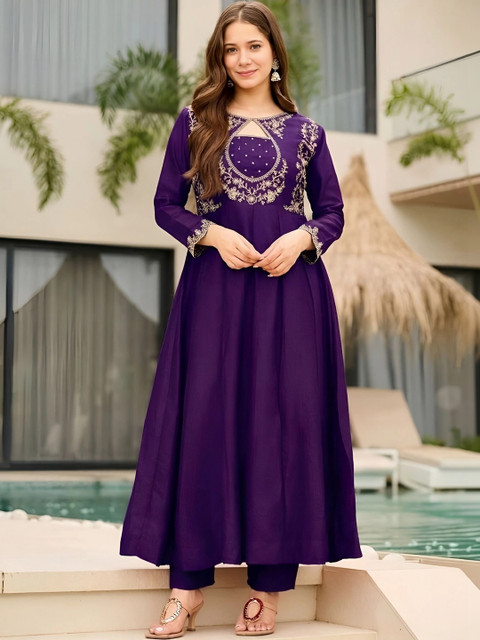 KAAYISHA FEB Women Embroidered Regular Sequinned Kurti with Trousers & With Dupatta - Image 6