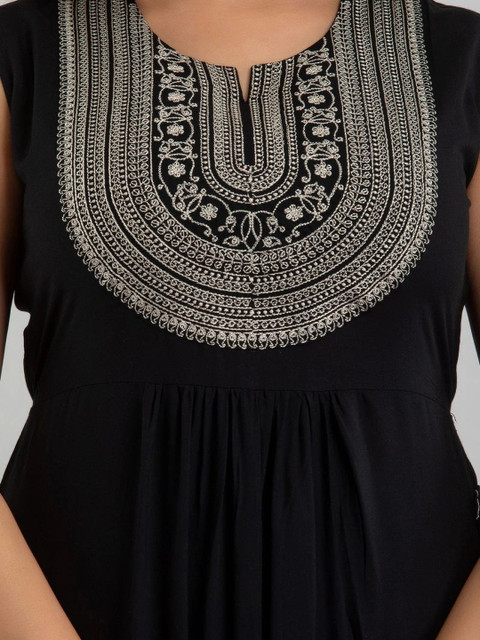 Sangria Women Embroidered Thread Work Kurta - Image 4