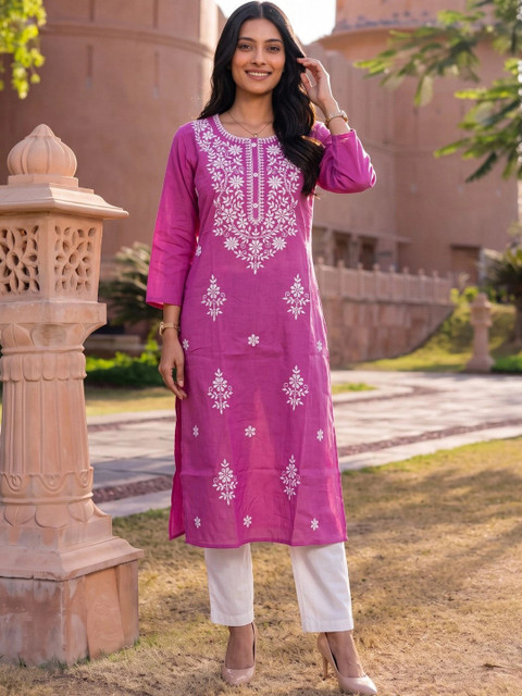 Rangita Women Floral Embroidered Thread Work Kurta