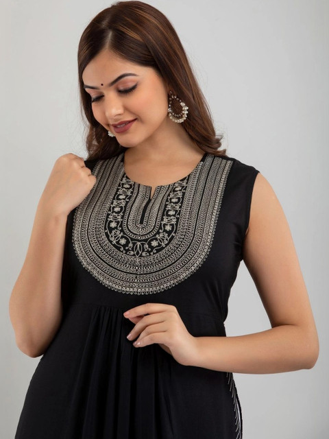 Sangria Women Embroidered Thread Work Kurta - Image 5