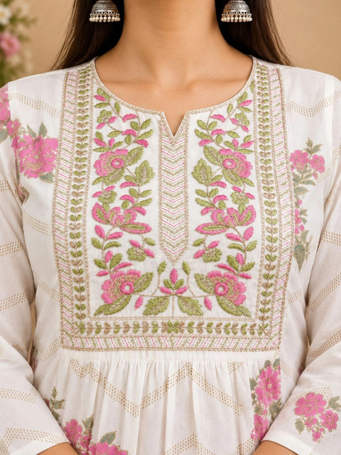 Araaha Women Floral Embroidered Thread Work Floral Kurta - Image 2