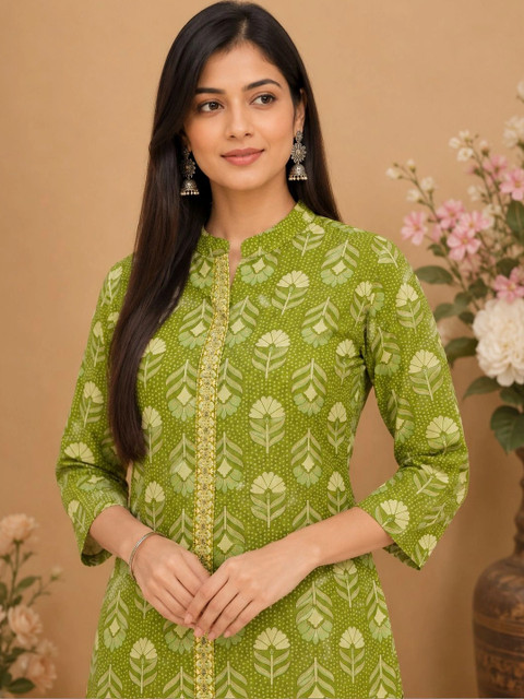 Araaha Women Floral Printed Thread Work Kurta - Image 2