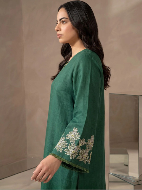 Varanga Thread Embroidered Formal Kurta with Trousers - Image 7