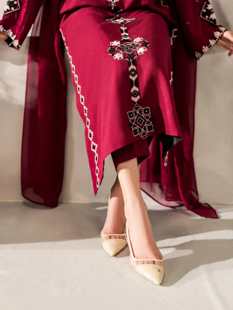 Tankori Women Ethnic Motifs Embroidered Regular Thread Work Chanderi Silk Kurta with Trousers & With Dupatta - Image 4