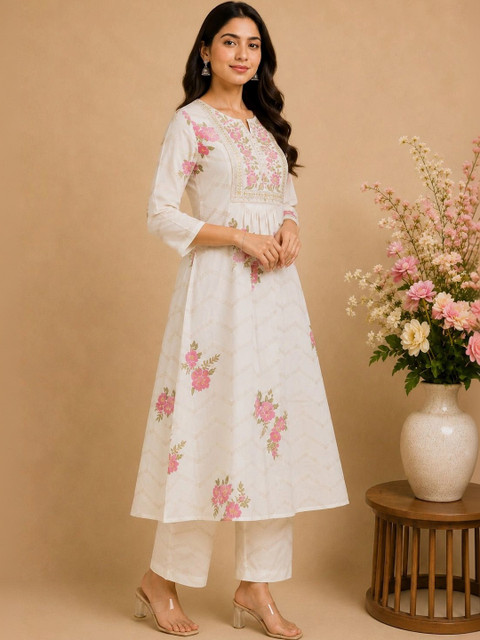 Araaha Women Floral Embroidered Thread Work Floral Kurta - Image 3
