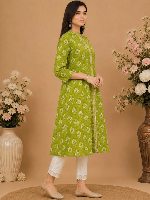 Araaha Women Floral Printed Thread Work Kurta - Image 4