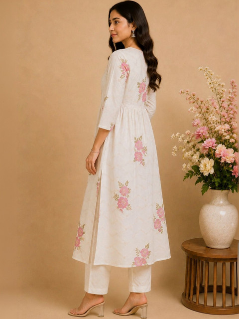 Araaha Women Floral Embroidered Thread Work Floral Kurta - Image 4