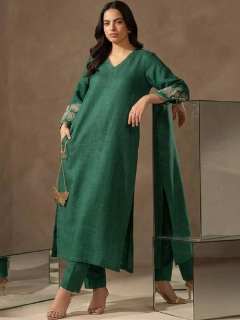 Varanga Thread Embroidered Formal Kurta with Trousers
