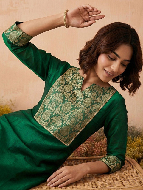 House of Pataudi Women Ethnic Motifs Regular Kurta with Palazzos - Image 3