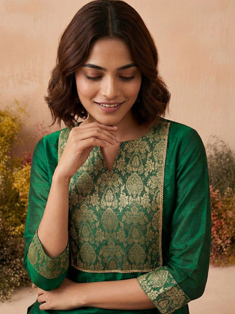 House of Pataudi Women Ethnic Motifs Regular Kurta with Palazzos - Image 4