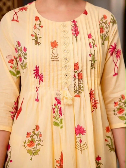SHRI MAYA BOUTIQUE Women Floral Printed Empire Thread Work Pure Cotton Kurta with Trousers & With Dupatta - Image 5