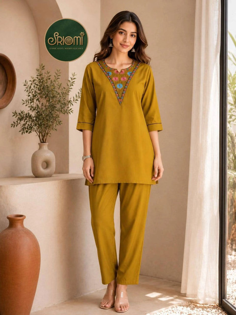SRIOMI Women Ethnic Motifs Embroidered Regular Thread Work Linen Kurta with Trousers