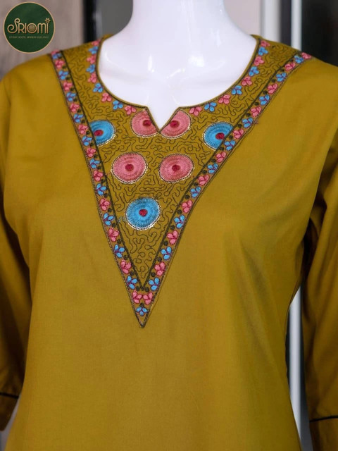 SRIOMI Women Ethnic Motifs Embroidered Regular Thread Work Linen Kurta with Trousers - Image 4