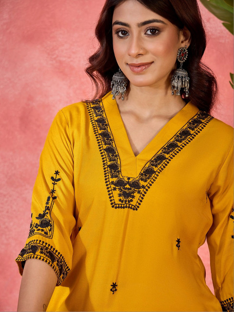 Sangria Embroidered Tunic with Trousers - Image 4