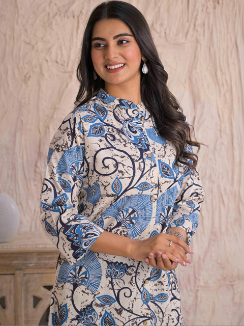 SAANWRI Women Floral Printed Kurta - Image 2