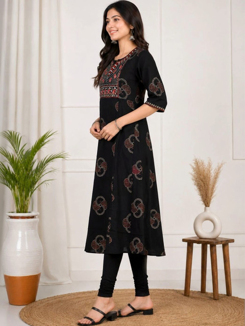 SHIFZ Women Ethnic Motifs Printed Thread Work Anarkali Kurta - Image 4