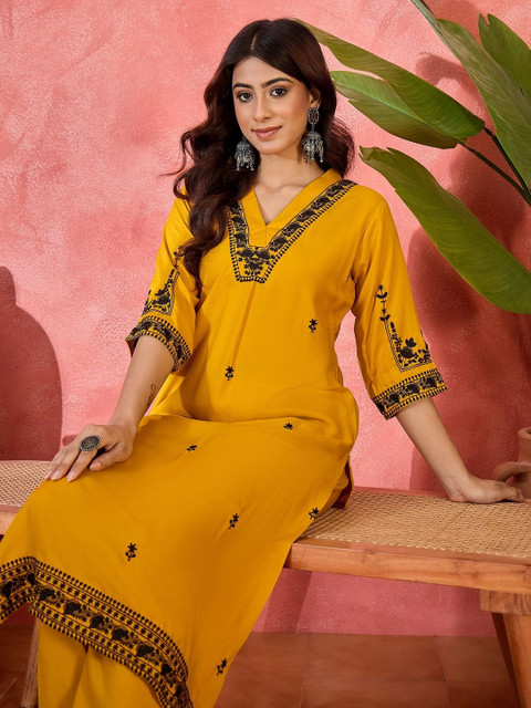 Sangria Embroidered Tunic with Trousers - Image 5