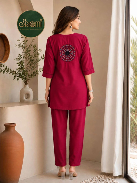 SRIOMI Embroidered Round Neck Kurta With Trousers - Image 6