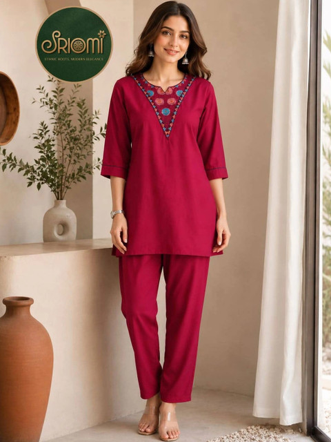 SRIOMI Embroidered Round Neck Kurta With Trousers - Image 3