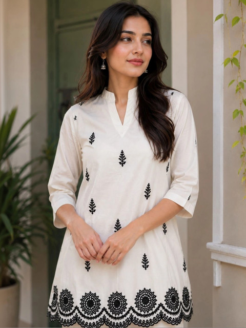 Moda Rapido Grandeur & Majestic Artwork Cotton Embroidered Top with Palazzos - Image 3