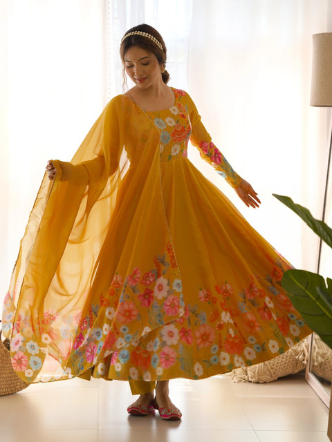 Urban Nakhre Women Floral Printed Empire Pure Cotton Kurta with Trousers & With Dupatta