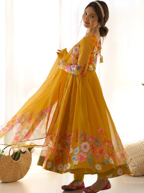 Urban Nakhre Women Floral Printed Empire Pure Cotton Kurta with Trousers & With Dupatta - Image 5