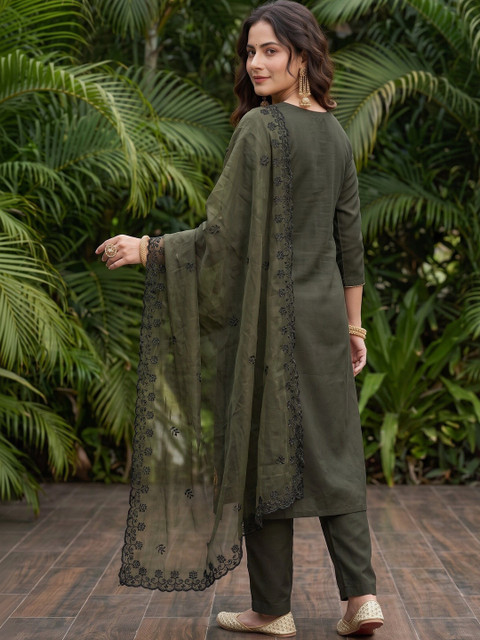 SHRI VANYA CREATION Women Ethnic Motifs Embroidered Regular Thread Work Kurta with Trousers & With Dupatta - Image 7