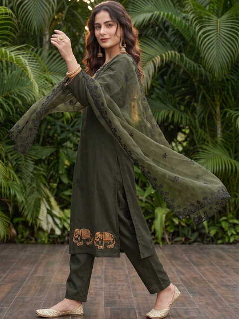 SHRI VANYA CREATION Women Ethnic Motifs Embroidered Regular Thread Work Kurta with Trousers & With Dupatta - Image 5
