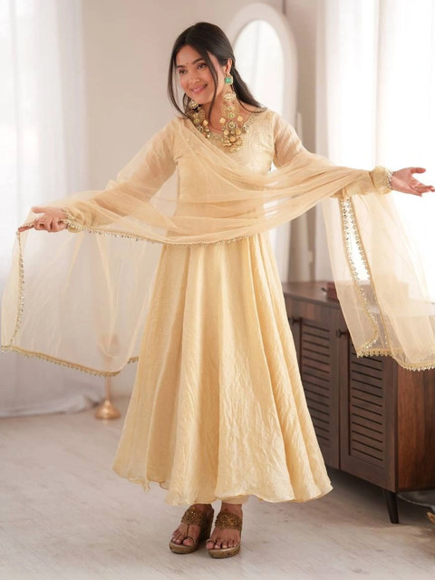 NORAFLEX Women Regular Pure Silk Kurta with Pyjamas & With Dupatta - Image 4