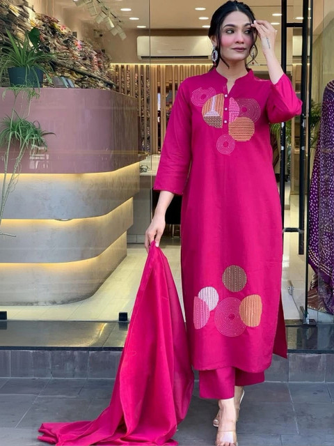 Komurr Women Embroidered Regular Thread Work Kurta with Palazzos & With Dupatta