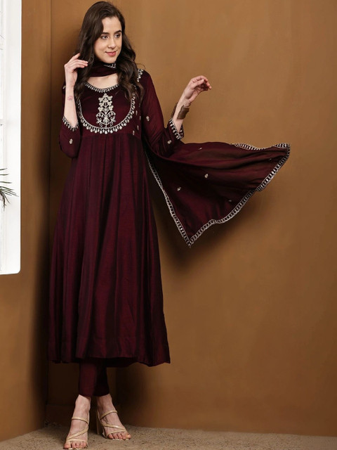 Tankori Women Embroidered Silk Georgette Kurta Set - Image 5