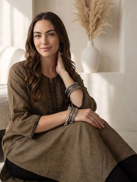 Anouk Women Embroidered Thread Work Kurta