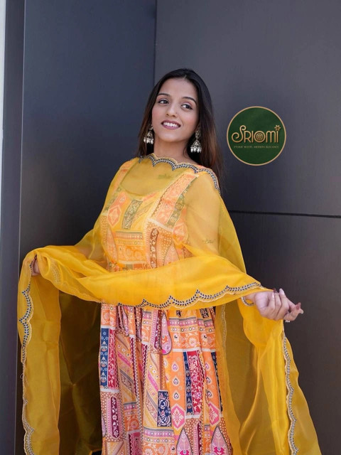 SRIOMI Women Ethnic Motifs Printed Regular Gotta Patti Linen Kurta with Trousers - Image 7