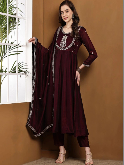 Tankori Women Embroidered Silk Georgette Kurta Set - Image 4
