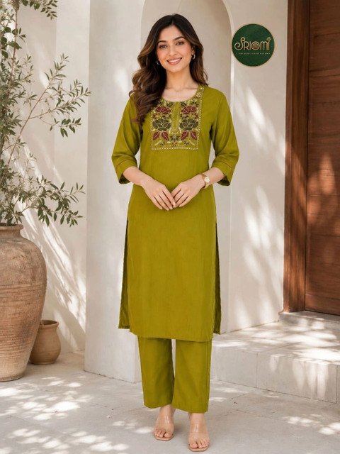 SRIOMI Women Floral Embroidered Regular Linen Kurta with Trousers