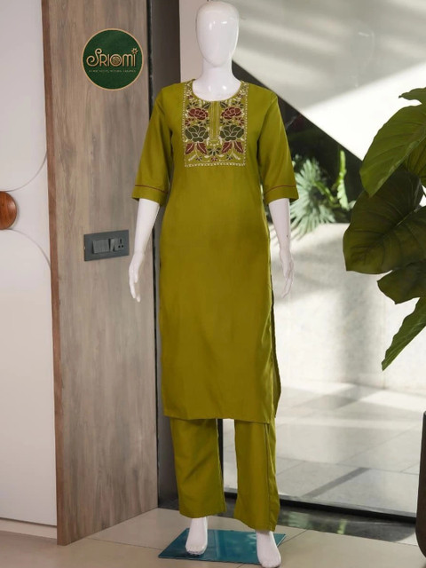 SRIOMI Women Floral Embroidered Regular Linen Kurta with Trousers - Image 5