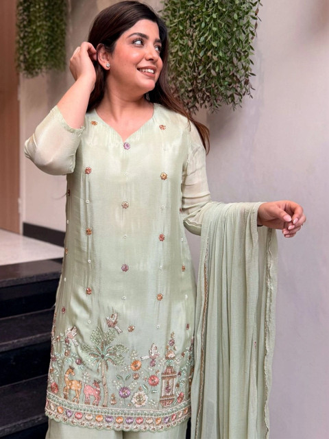 NAVYAAZRI Women Ethnic Regular Thread Work Silk Crepe Kurta with Patiala & With Dupatta - Image 2