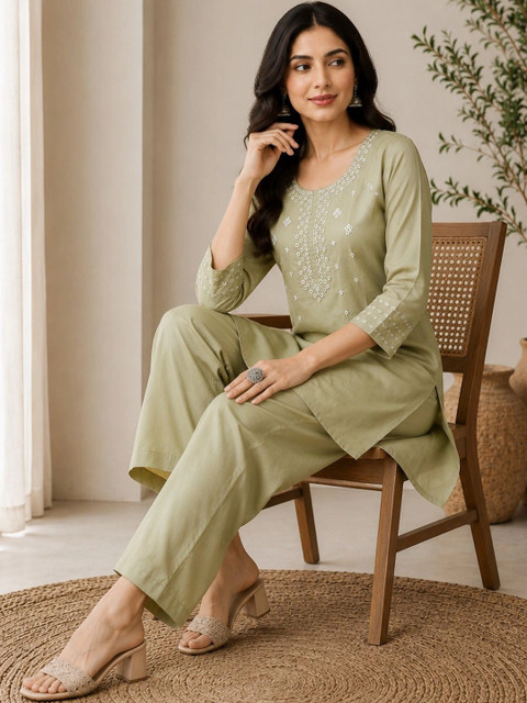 Glomee Chanderi Embroidered Tunic with Trousers - Image 4