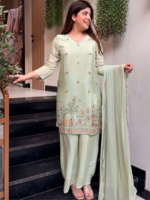 NAVYAAZRI Women Ethnic Regular Thread Work Silk Crepe Kurta with Patiala & With Dupatta - Image 6