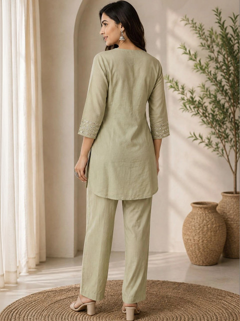 Glomee Chanderi Embroidered Tunic with Trousers - Image 3
