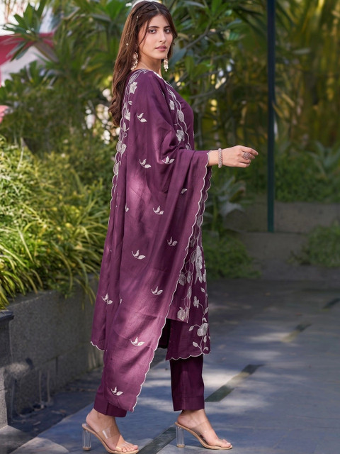 Tshirts Buddy Embroidered Tunic with Trousers - Image 4