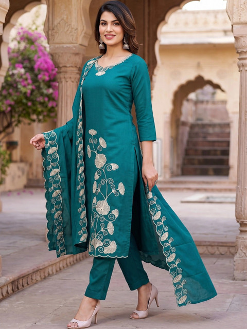 Tshirts Buddy Embroidered Tunic with Trousers