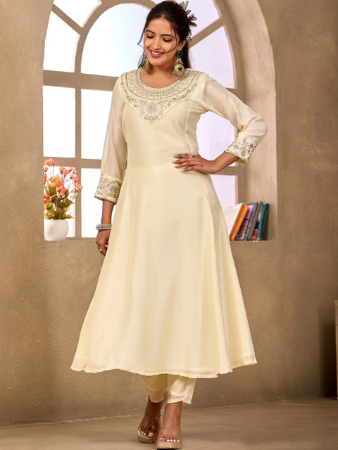 Sangria Embroidered Tunic with Trousers - Image 3