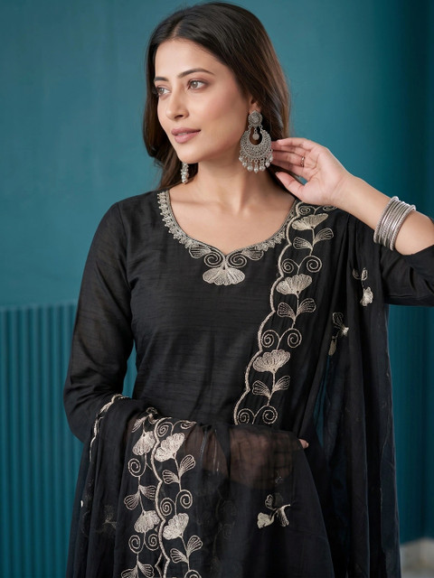Tshirts Buddy Embroidered Tunic with Trousers - Image 6