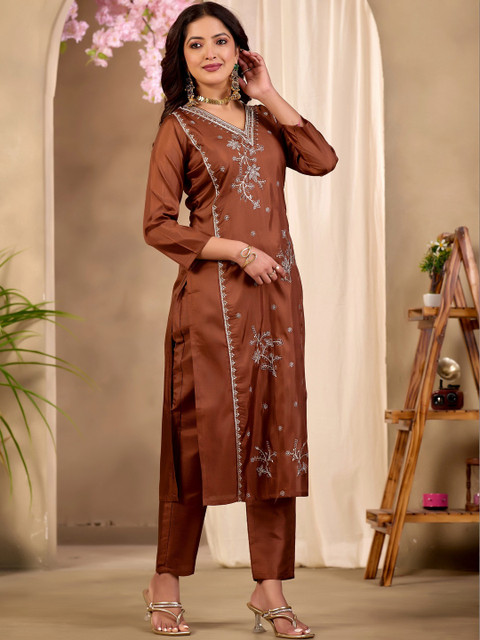 Sangria Women Floral Embroidered Tunic with Trousers Co-Ords - Image 7