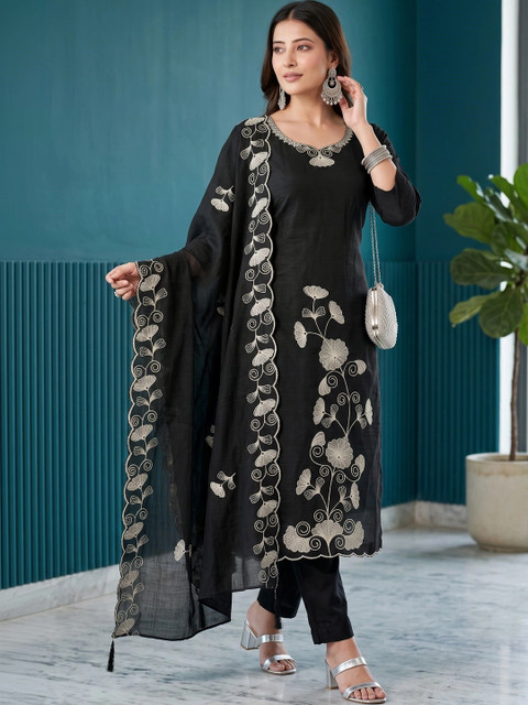Tshirts Buddy Embroidered Tunic with Trousers