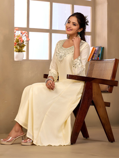 Sangria Embroidered Tunic with Trousers - Image 6