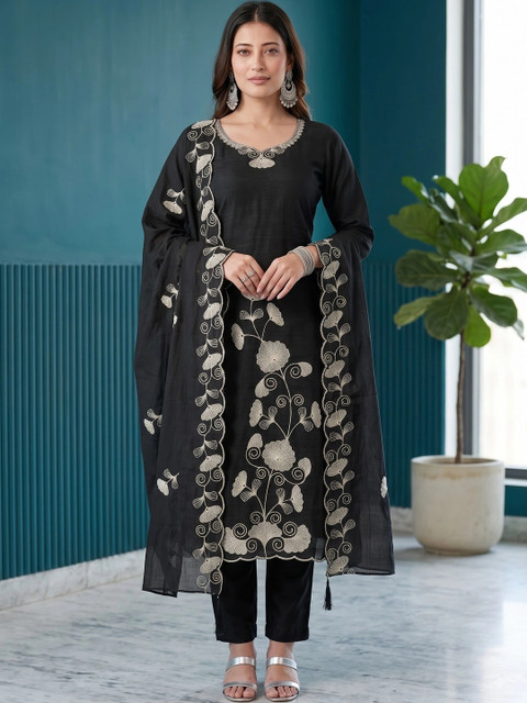 Tshirts Buddy Embroidered Tunic with Trousers - Image 5